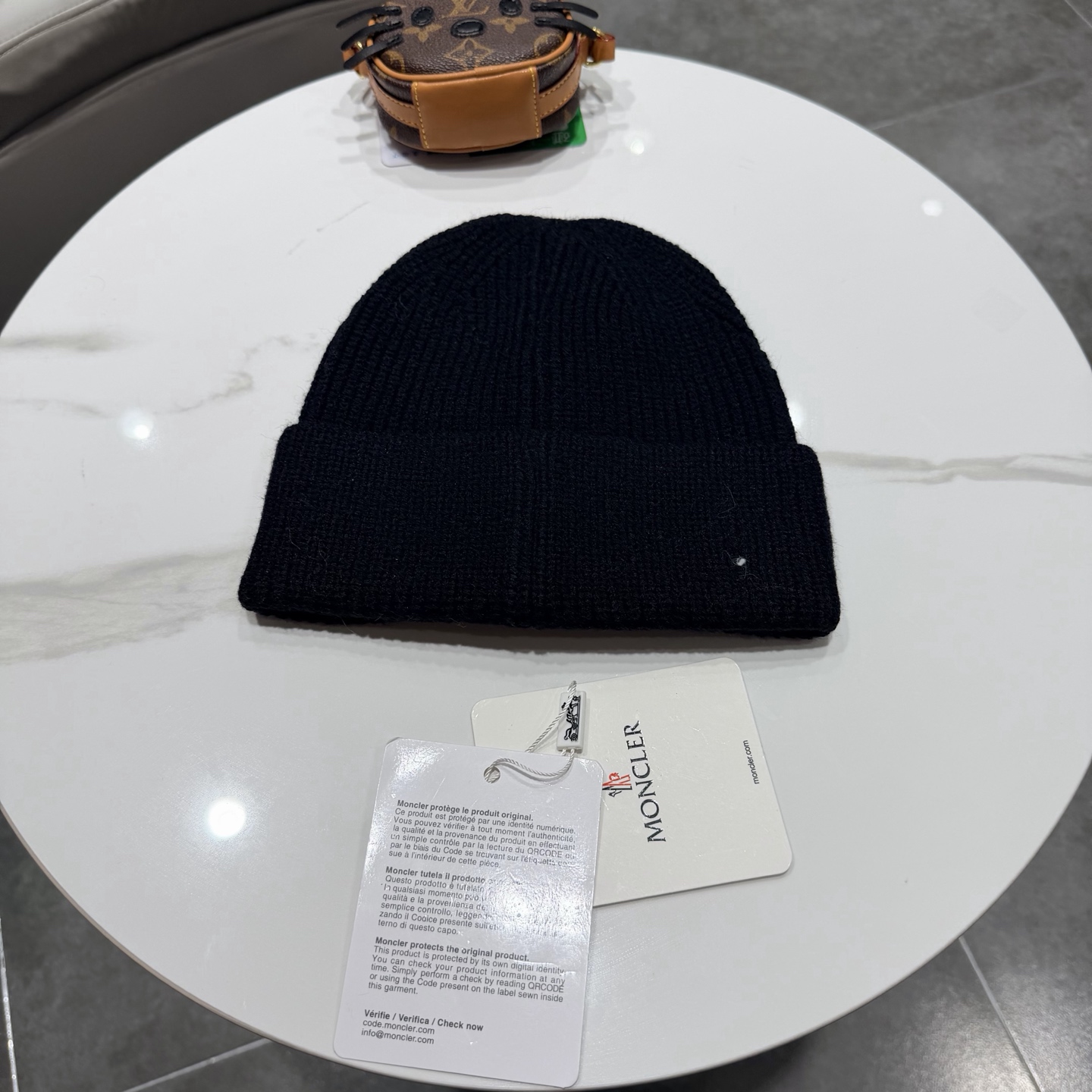 蒙口针织帽MONCLER毛线帽👍质量非常柔软舒服，保暖又时尚，简约大气，百搭款