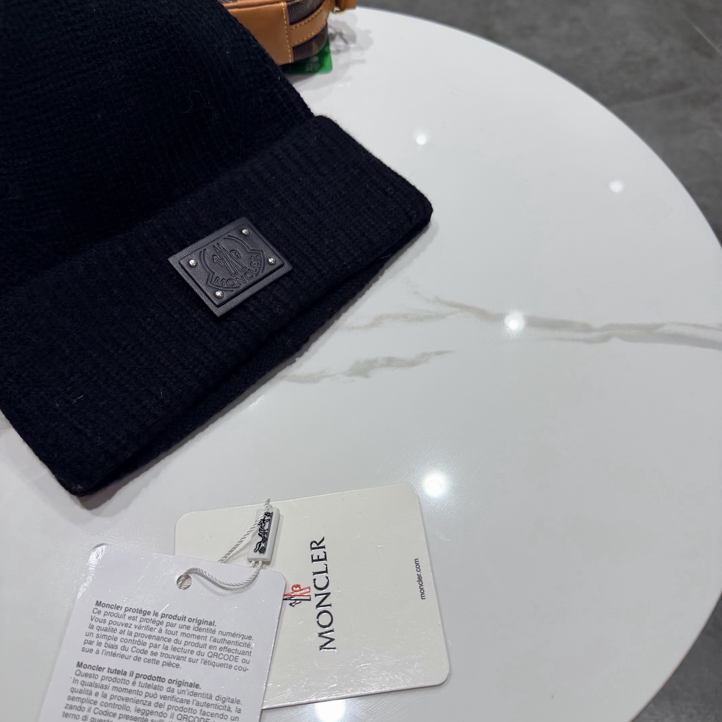 蒙口针织帽MONCLER毛线帽👍质量非常柔软舒服，保暖又时尚，简约大气，百搭款