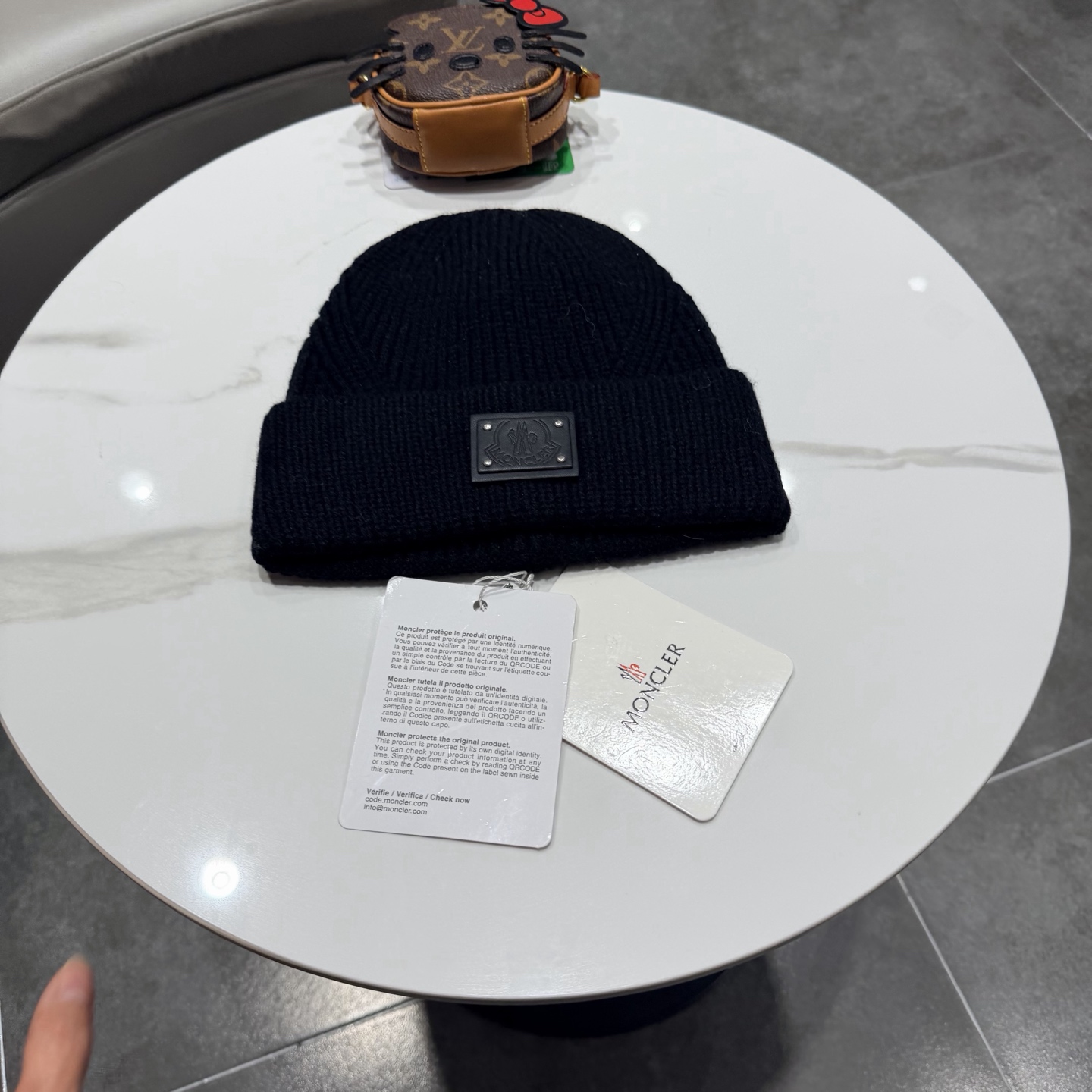 蒙口针织帽MONCLER毛线帽👍质量非常柔软舒服，保暖又时尚，简约大气，百搭款