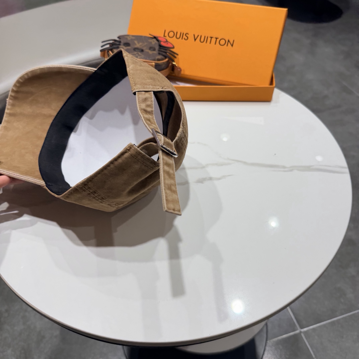 LV路易威登🧢 官网刺绣字母棒球帽，非常经典的经典，流行的复古美，四季可用，出门必备，非常显脸小