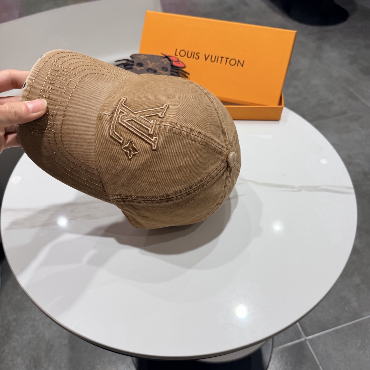 LV路易威登🧢 官网刺绣字母棒球帽，非常经典的经典，流行的复古美，四季可用，出门必备，非常显脸小