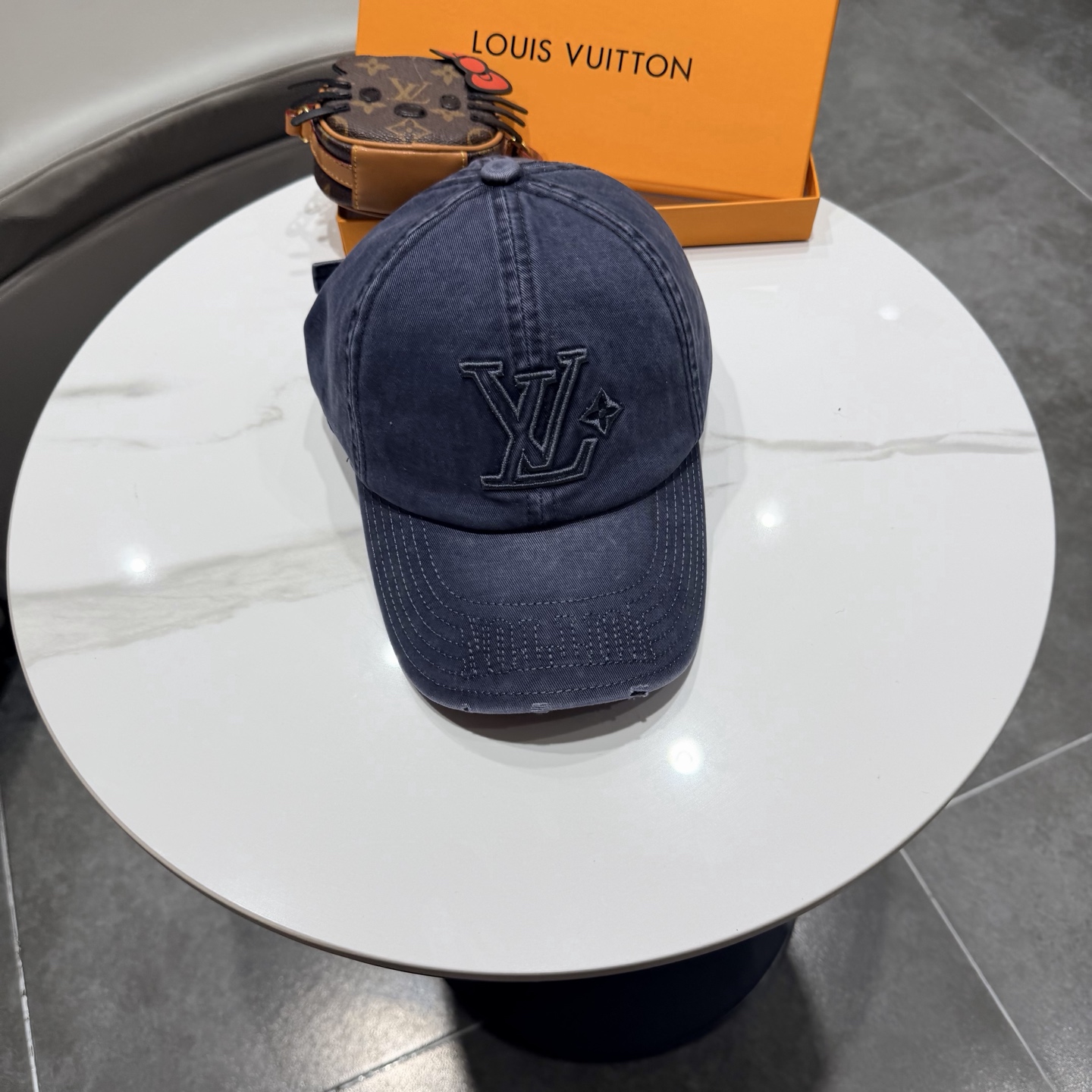 LV路易威登🧢 官网刺绣字母棒球帽，非常经典的经典，流行的复古美，四季可用，出门必备，非常显脸小