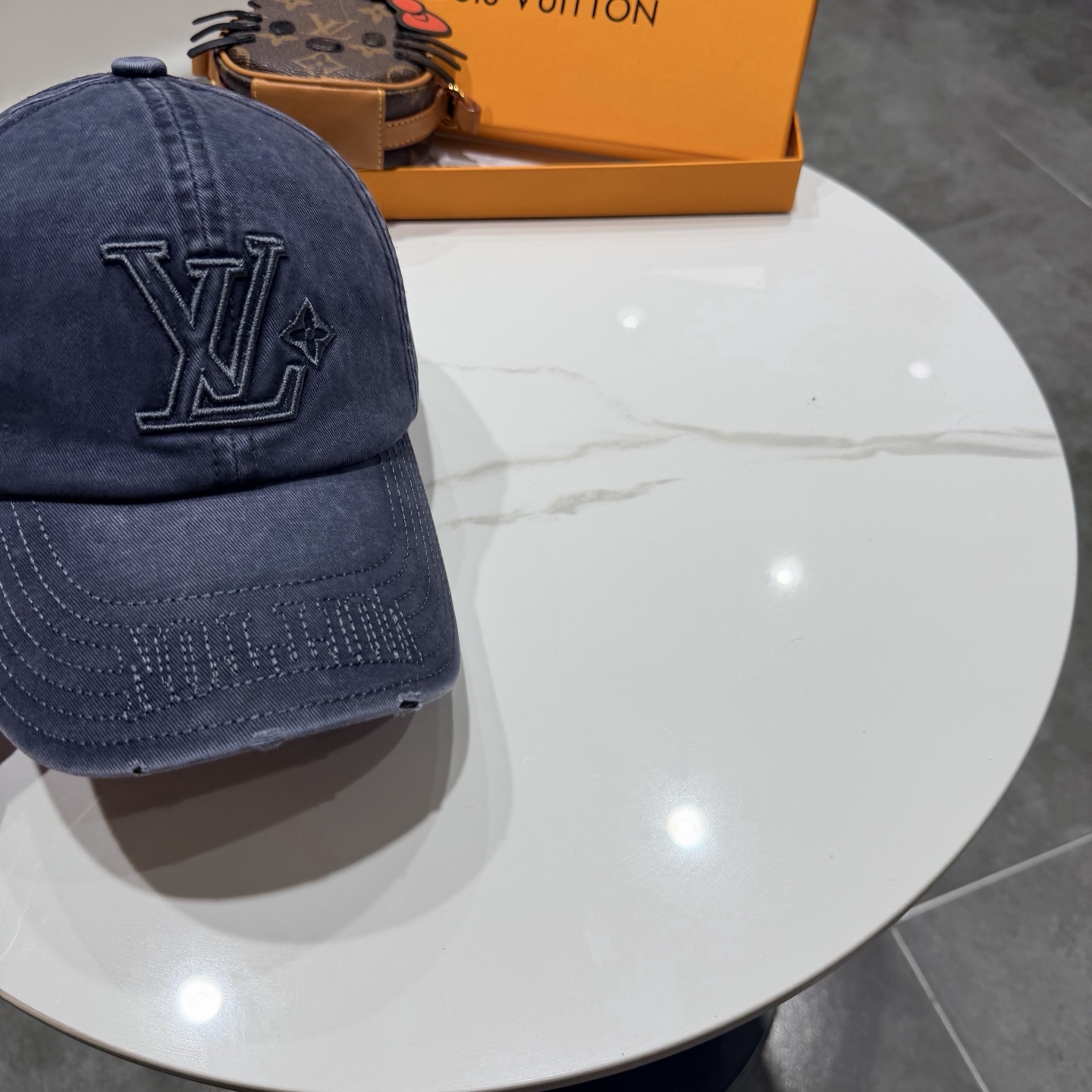 LV路易威登🧢 官网刺绣字母棒球帽，非常经典的经典，流行的复古美，四季可用，出门必备，非常显脸小