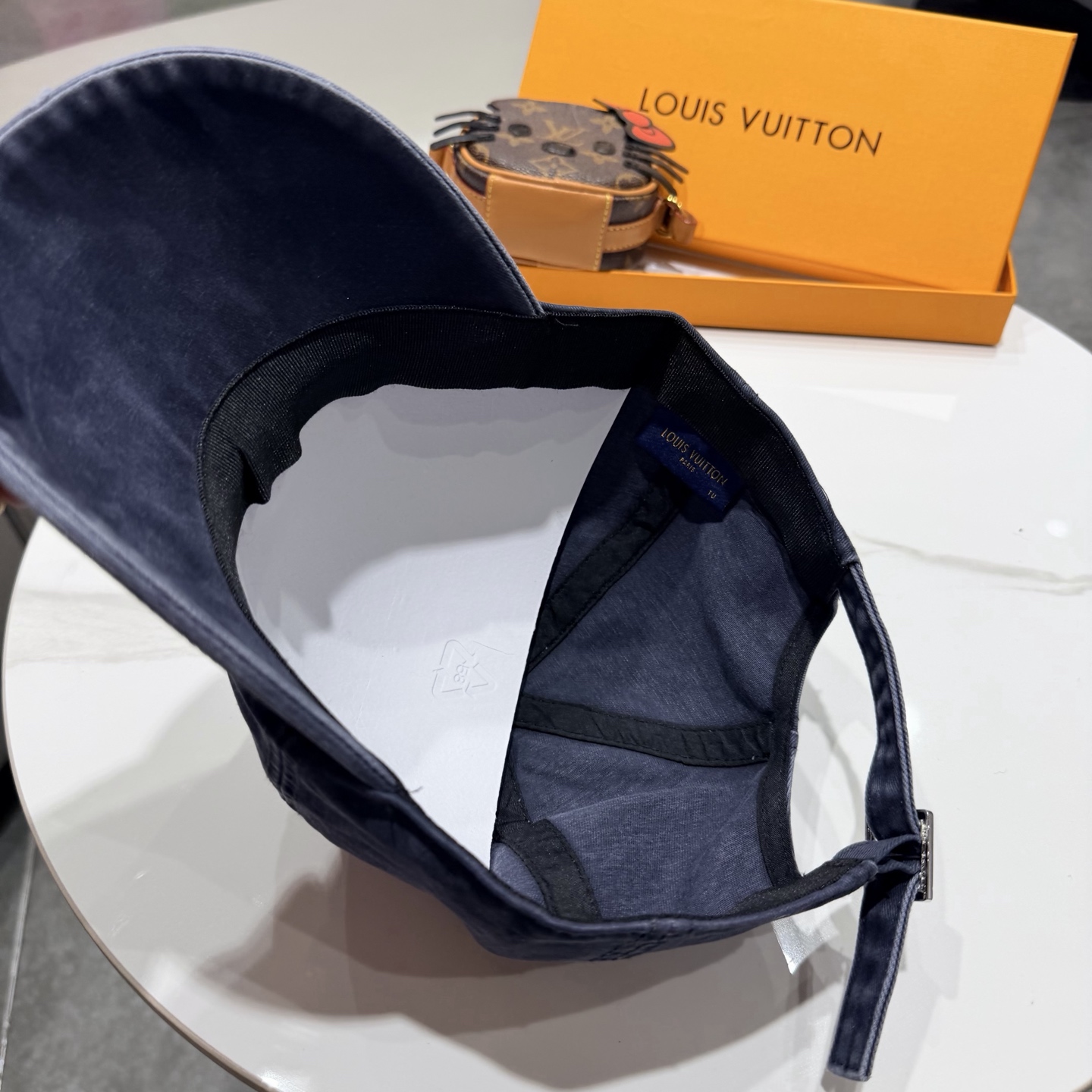 LV路易威登🧢 官网刺绣字母棒球帽，非常经典的经典，流行的复古美，四季可用，出门必备，非常显脸小