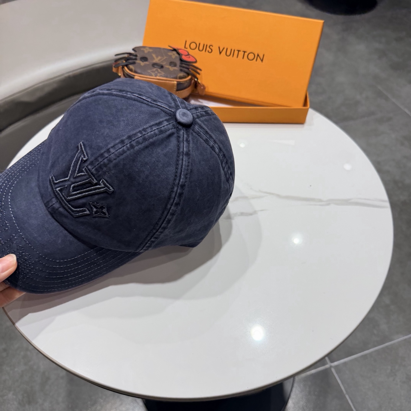 LV路易威登🧢 官网刺绣字母棒球帽，非常经典的经典，流行的复古美，四季可用，出门必备，非常显脸小