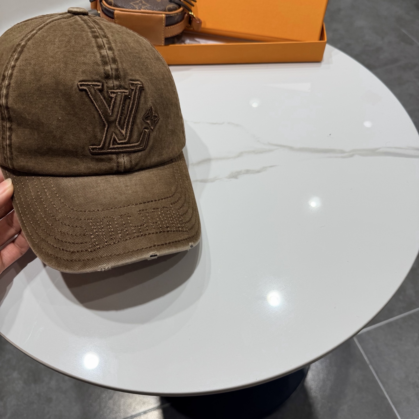 LV路易威登🧢 官网刺绣字母棒球帽，非常经典的经典，流行的复古美，四季可用，出门必备，非常显脸小