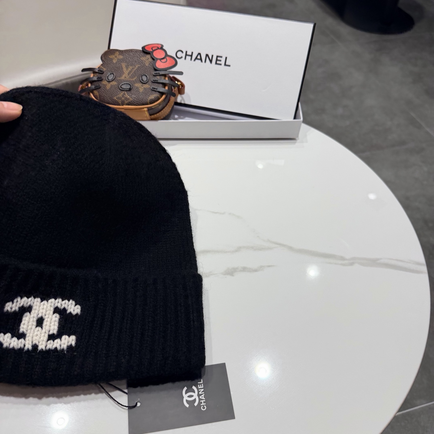 Chanel官网品质香奈儿秋冬网红时尚博主推荐款毛线帽，小红书爆款，手感超柔软舒适的针织线帽，弹性极佳！