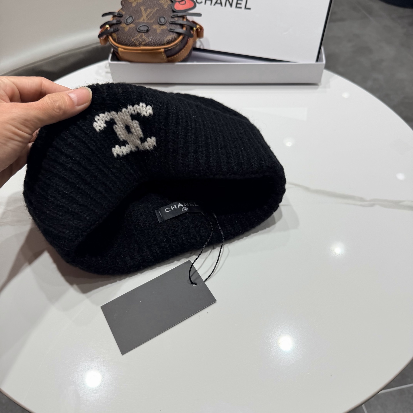 Chanel官网品质香奈儿秋冬网红时尚博主推荐款毛线帽，小红书爆款，手感超柔软舒适的针织线帽，弹性极佳！