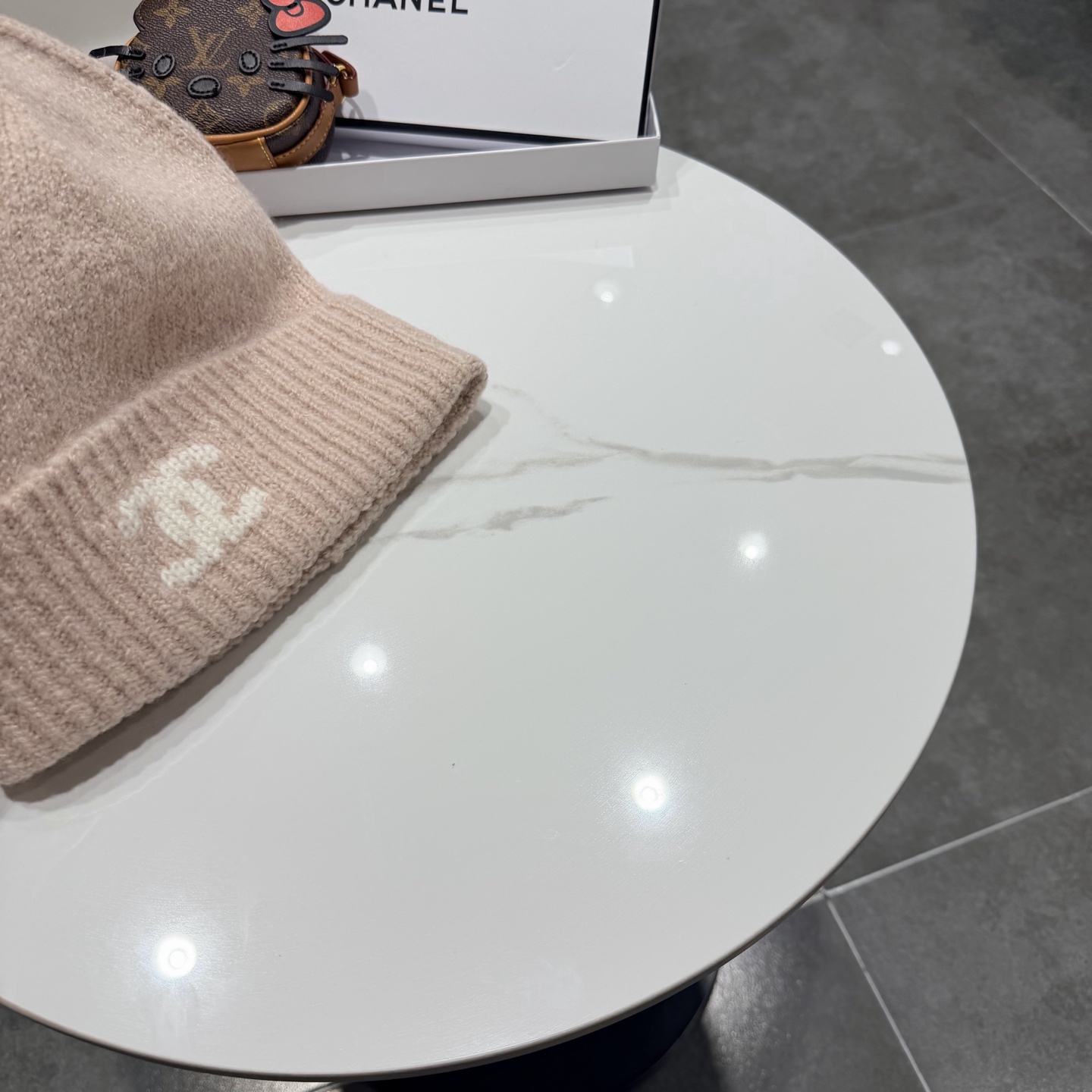 Chanel官网品质香奈儿秋冬网红时尚博主推荐款毛线帽，小红书爆款，手感超柔软舒适的针织线帽，弹性极佳！