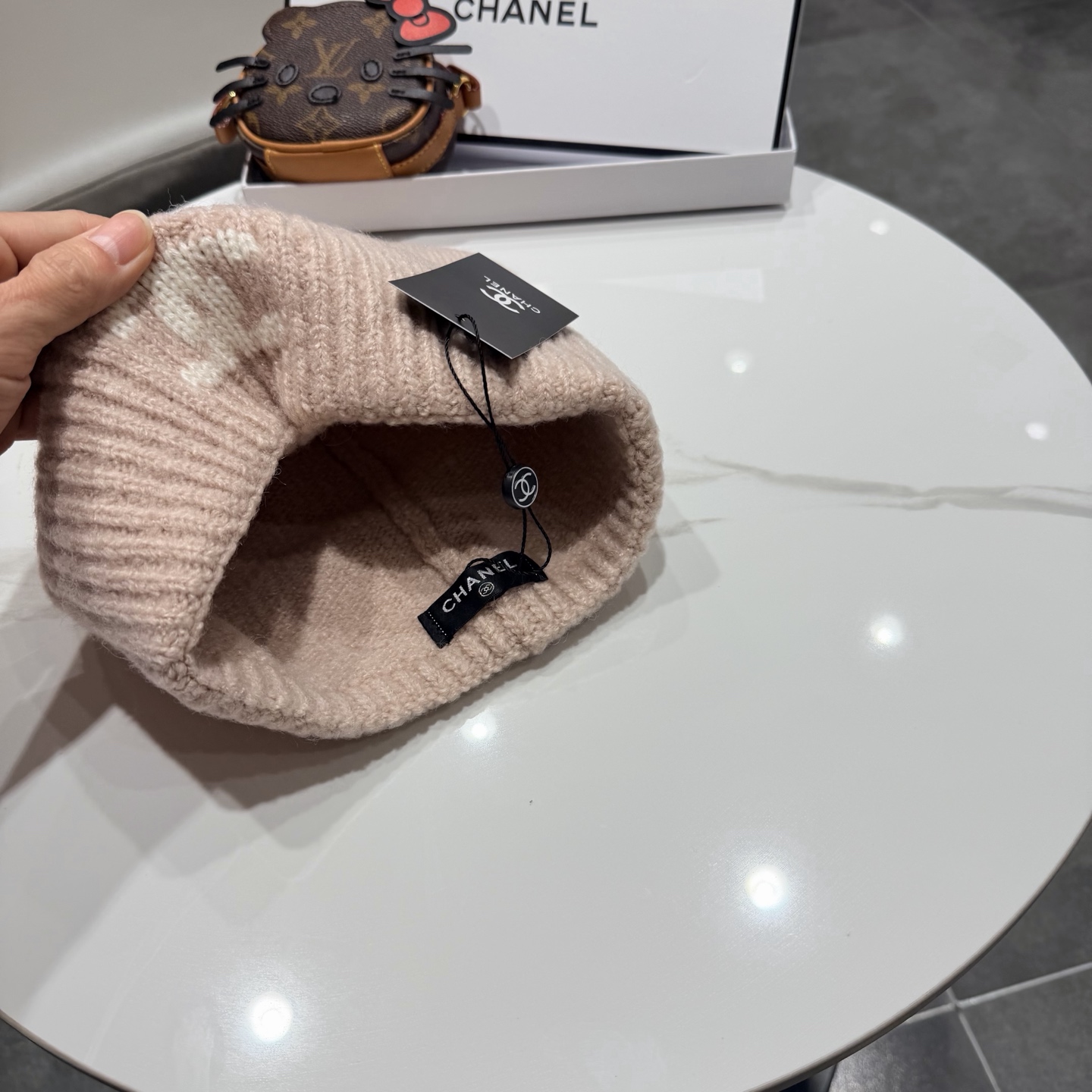 Chanel官网品质香奈儿秋冬网红时尚博主推荐款毛线帽，小红书爆款，手感超柔软舒适的针织线帽，弹性极佳！