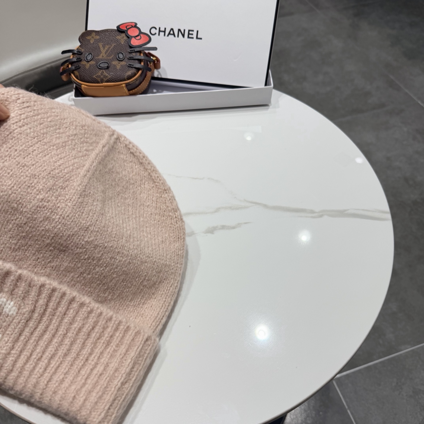 Chanel官网品质香奈儿秋冬网红时尚博主推荐款毛线帽，小红书爆款，手感超柔软舒适的针织线帽，弹性极佳！