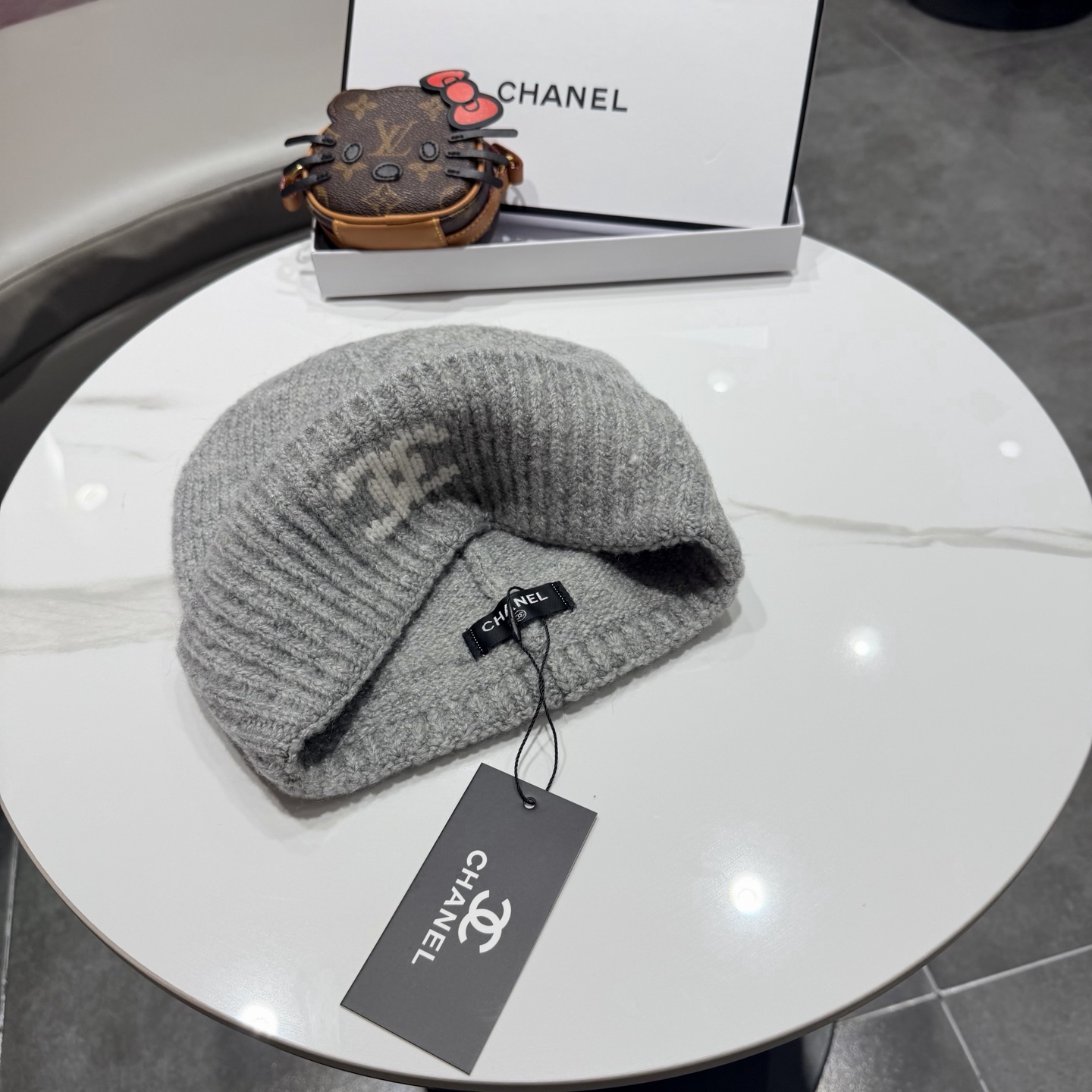 Chanel官网品质香奈儿秋冬网红时尚博主推荐款毛线帽，小红书爆款，手感超柔软舒适的针织线帽，弹性极佳！