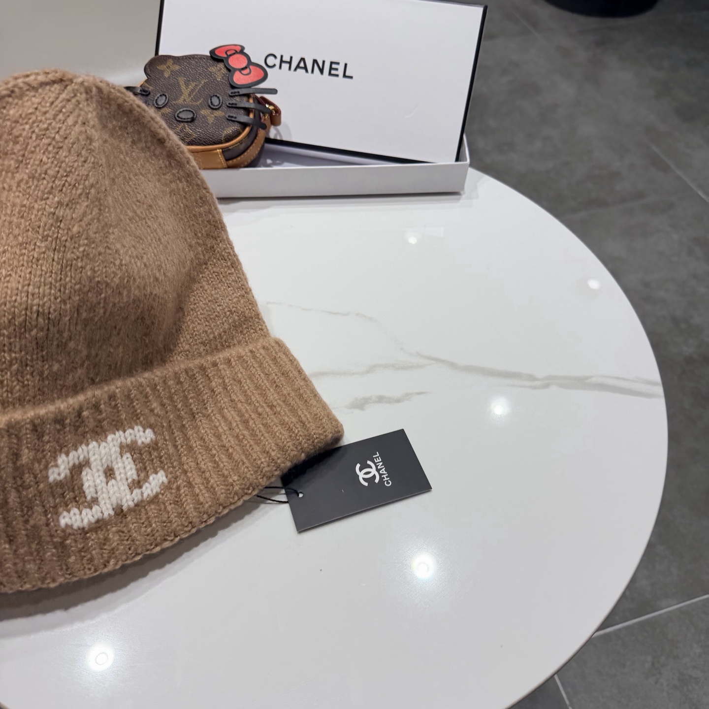 Chanel官网品质香奈儿秋冬网红时尚博主推荐款毛线帽，小红书爆款，手感超柔软舒适的针织线帽，弹性极佳！