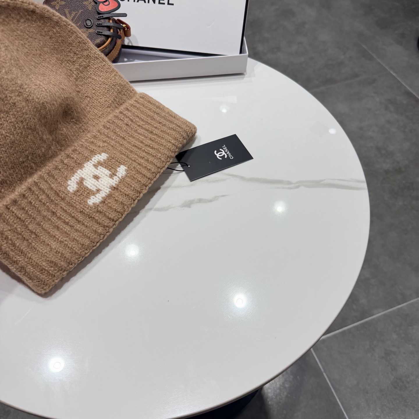 Chanel官网品质香奈儿秋冬网红时尚博主推荐款毛线帽，小红书爆款，手感超柔软舒适的针织线帽，弹性极佳！