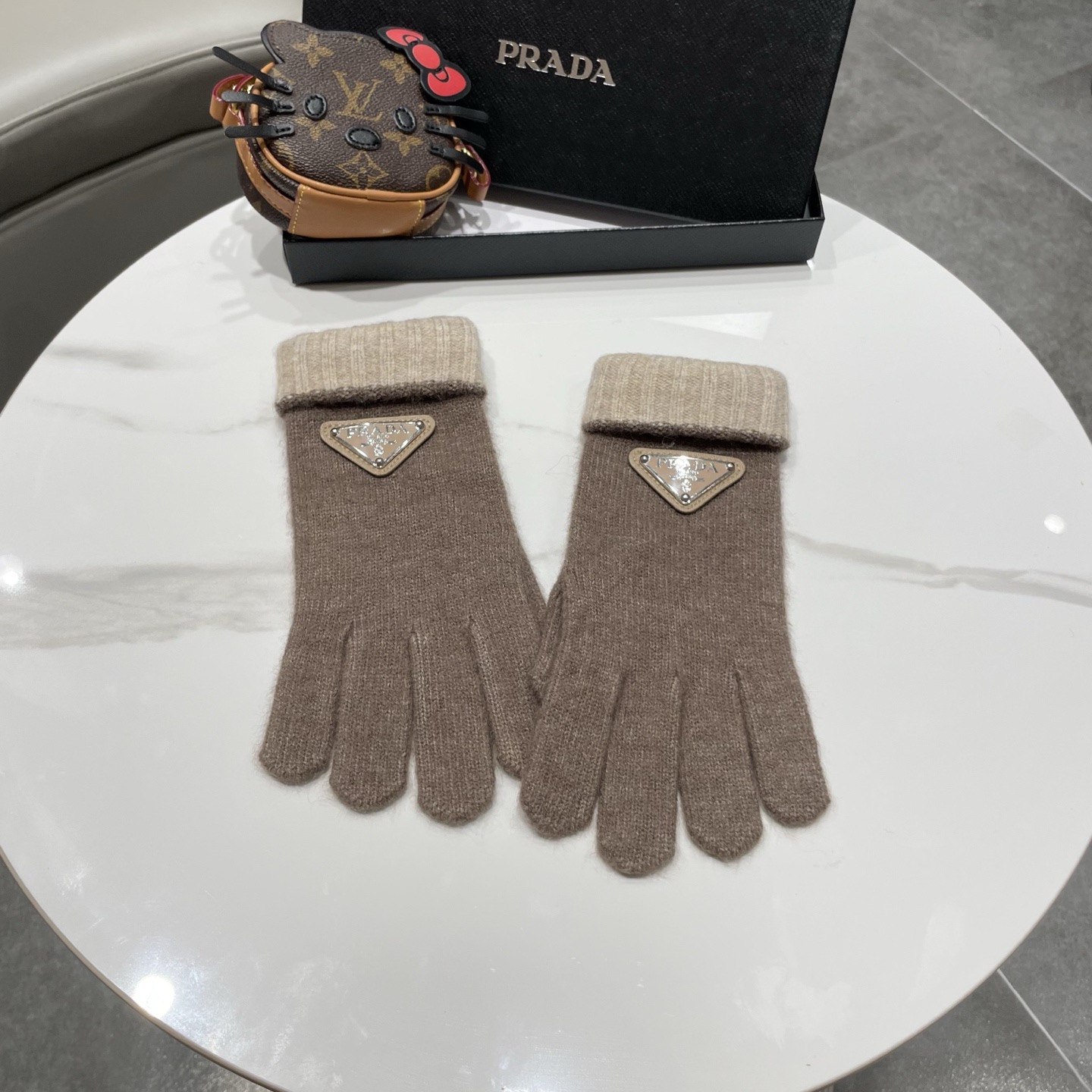 NO:618269,prada Prada wool knitted gloves women's winter new style fingerless touch screen thickened warm finger gloves Korean style wool gloves trendy gloves, gloves, prada, prada, gloves19860909prada普拉达羊毛针织手套女冬季新款露指触屏加厚保暖分指手套韩版毛线手套潮手套,手套,prada,prada,gloves,accessory