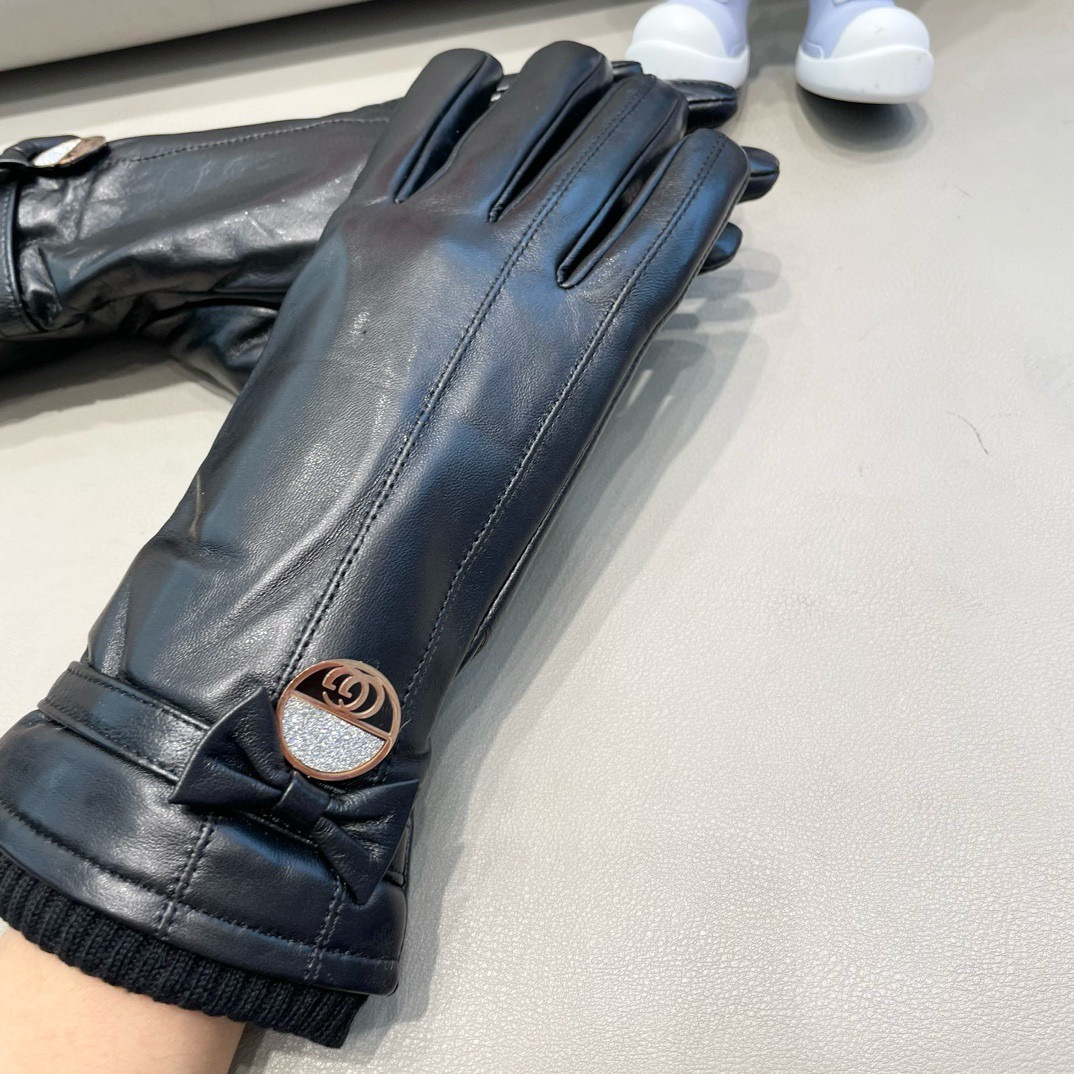 NO:618262,GUCCI women's new sheepskin lining gloves, fashionable gloves, warm in autumn and winter with velvet lining, classic, simple and easy to use, super comfortable, soft and versatile!  Size ML gloves, gloves, gucci, sheepskin, gloves19860909GUCCI古奇女款新品羊皮内丝里手套,时手套,秋冬保暖加绒内里,经典简洁上手超舒适柔软、百搭！码数ML手套,手套,gucci,sheepskin,gloves,accessory