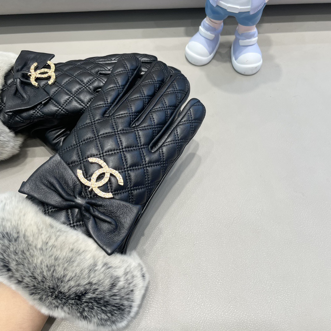 NO:618268,Chanel 2025 Autumn and Winter Lazy Rabbit Sheepskin Gloves are worth comparing the same style with different qualities, and instantly kill the poor products in the market. Imported first-grade sheepskin lazy rabbit fur is lined with velvet. It is a classic and timeless style. If you like it, you can buy it. You can use this quality this year and you can use it next year [Happy][Happy][Happy] Comes with one-size-fits-all gloves, gloves, chanel, chanel, sheepskin, gloves19860909Chanel 香奈儿2025秋冬懒兔毛羊皮手套值得对比同款不同品质,秒杀市场差产品,进口一级羊皮懒兔毛内里加绒 经典不过时款.喜欢可以入手了,这种品质的今年用了明年还能用 [愉快][愉快][愉快]配上盒子码数均码手套,手套,chanel,chanel,sheepskin,gloves,accessory