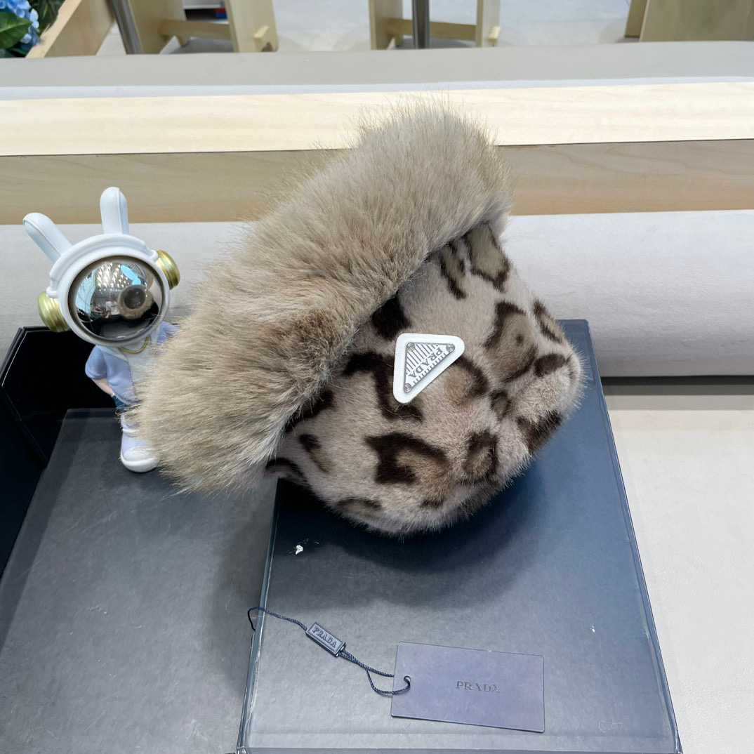 普拉达Prada豹纹加厚毛绒保暖慵懒风渔夫帽女新款秋冬韩版显脸小护耳盆帽