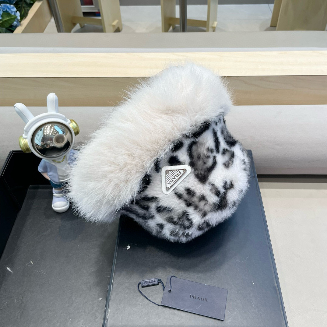 普拉达Prada豹纹加厚毛绒保暖慵懒风渔夫帽女新款秋冬韩版显脸小护耳盆帽