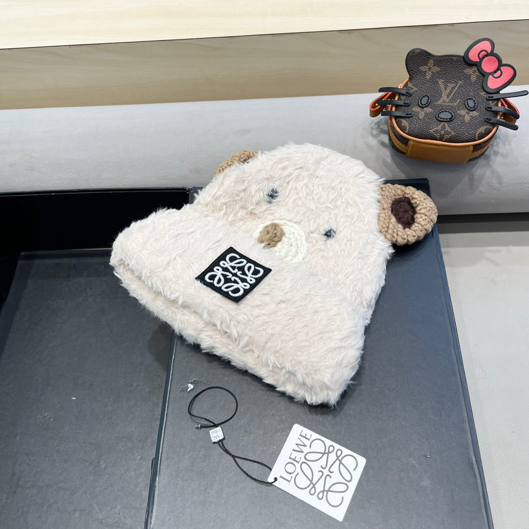 LOEWE 罗意威可爱小熊白色针织帽大头围保暖冬季百搭护耳毛线帽显脸小加厚防寒