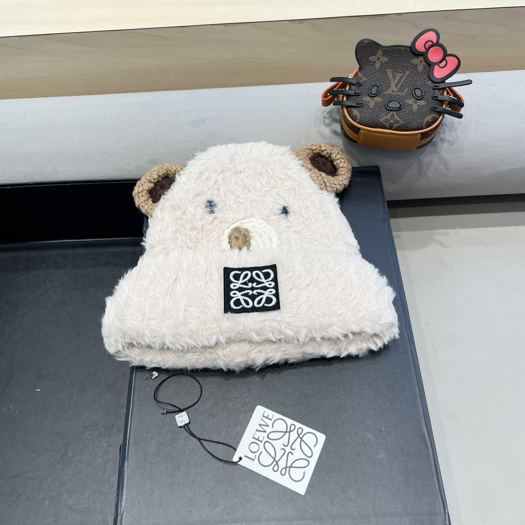 LOEWE 罗意威可爱小熊白色针织帽大头围保暖冬季百搭护耳毛线帽显脸小加厚防寒