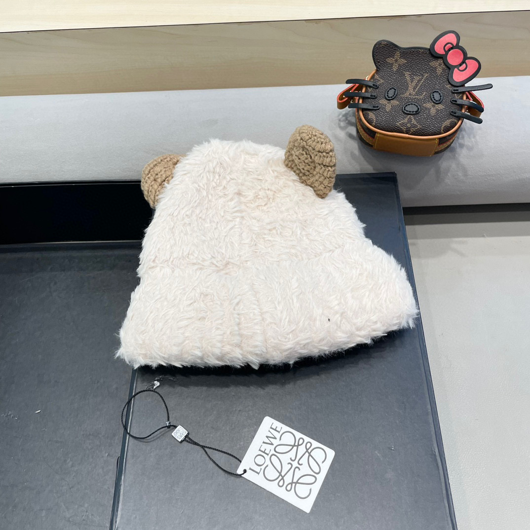 LOEWE 罗意威可爱小熊白色针织帽大头围保暖冬季百搭护耳毛线帽显脸小加厚防寒