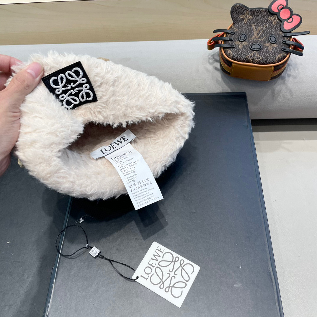 LOEWE 罗意威可爱小熊白色针织帽大头围保暖冬季百搭护耳毛线帽显脸小加厚防寒