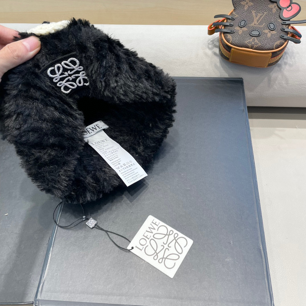 LOEWE 罗意威可爱小熊白色针织帽大头围保暖冬季百搭护耳毛线帽显脸小加厚防寒