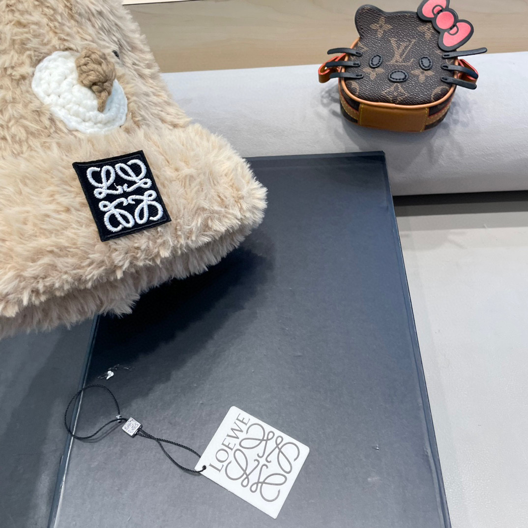 LOEWE 罗意威可爱小熊白色针织帽大头围保暖冬季百搭护耳毛线帽显脸小加厚防寒