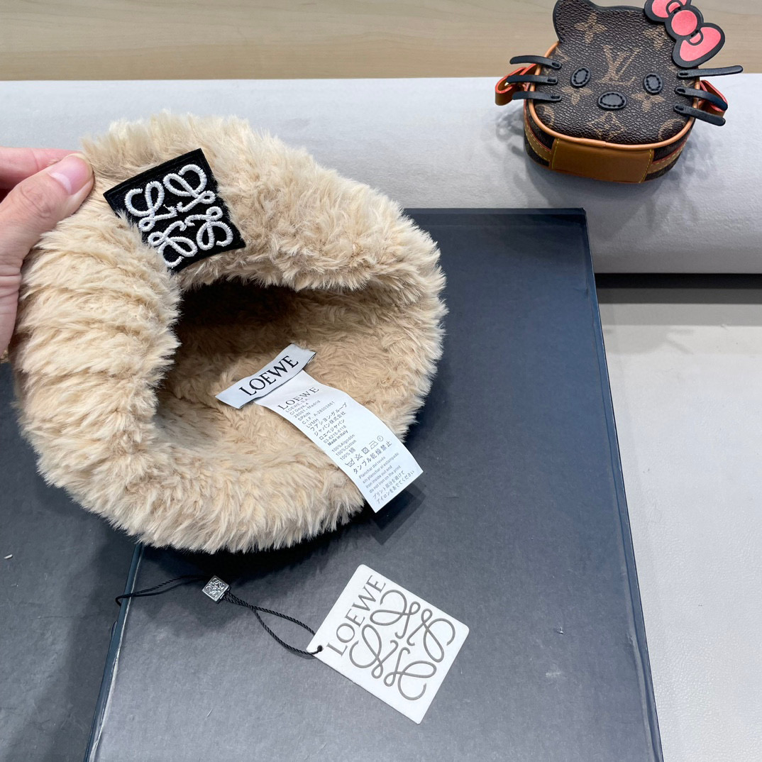 LOEWE 罗意威可爱小熊白色针织帽大头围保暖冬季百搭护耳毛线帽显脸小加厚防寒