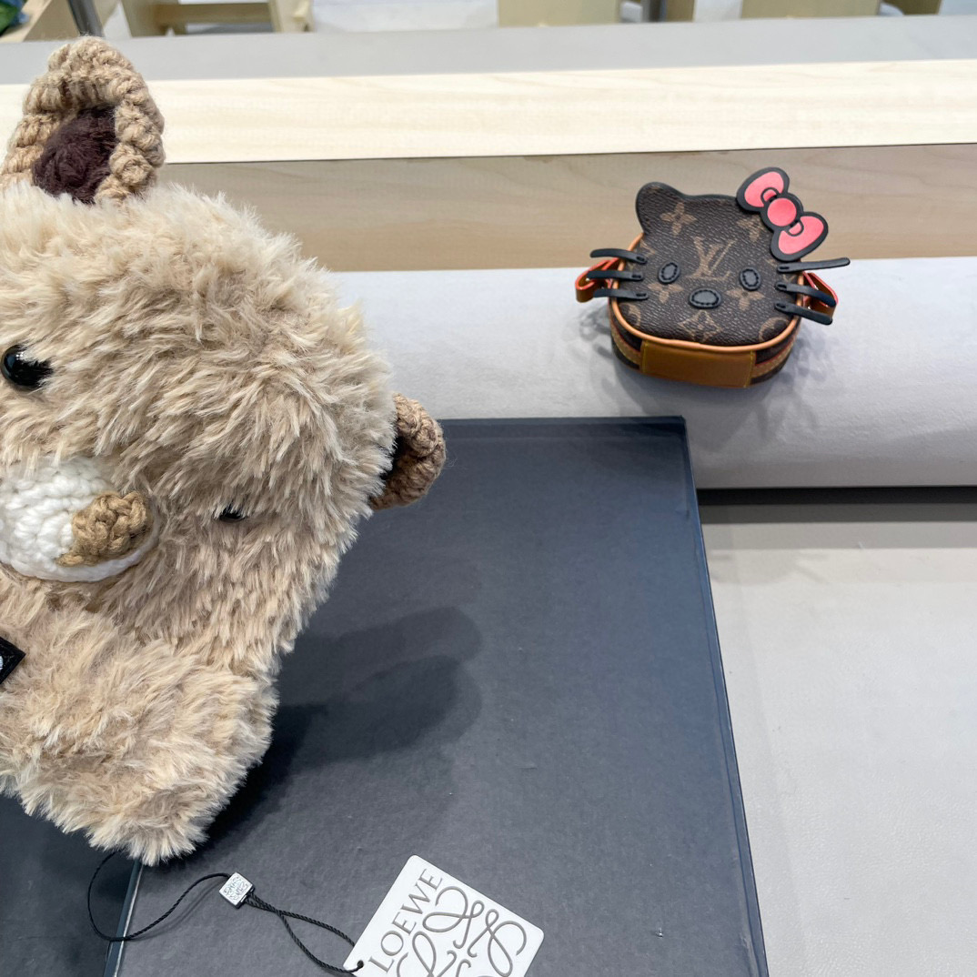 LOEWE 罗意威可爱小熊白色针织帽大头围保暖冬季百搭护耳毛线帽显脸小加厚防寒