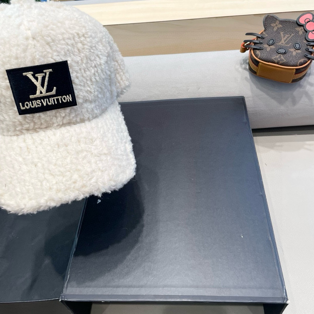 路易威登lv鸭舌帽男女秋冬羊羔毛刺绣字母棒球帽子加厚毛绒