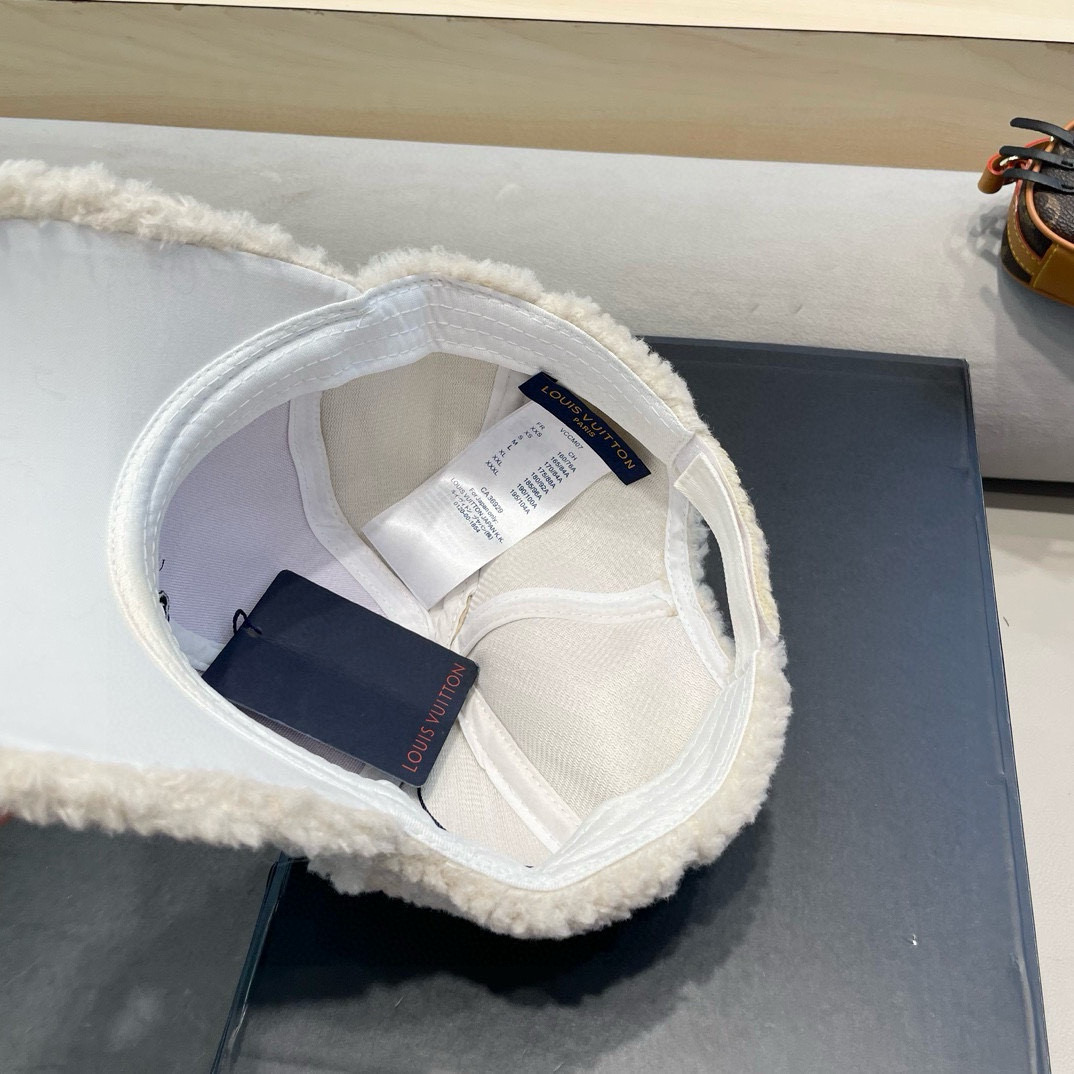 路易威登lv鸭舌帽男女秋冬羊羔毛刺绣字母棒球帽子加厚毛绒