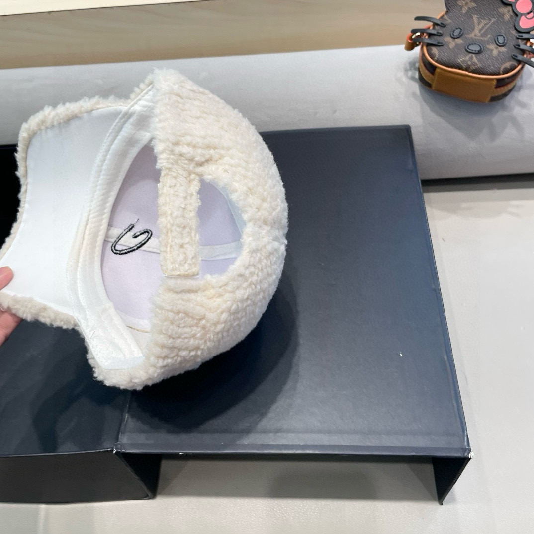 路易威登lv鸭舌帽男女秋冬羊羔毛刺绣字母棒球帽子加厚毛绒