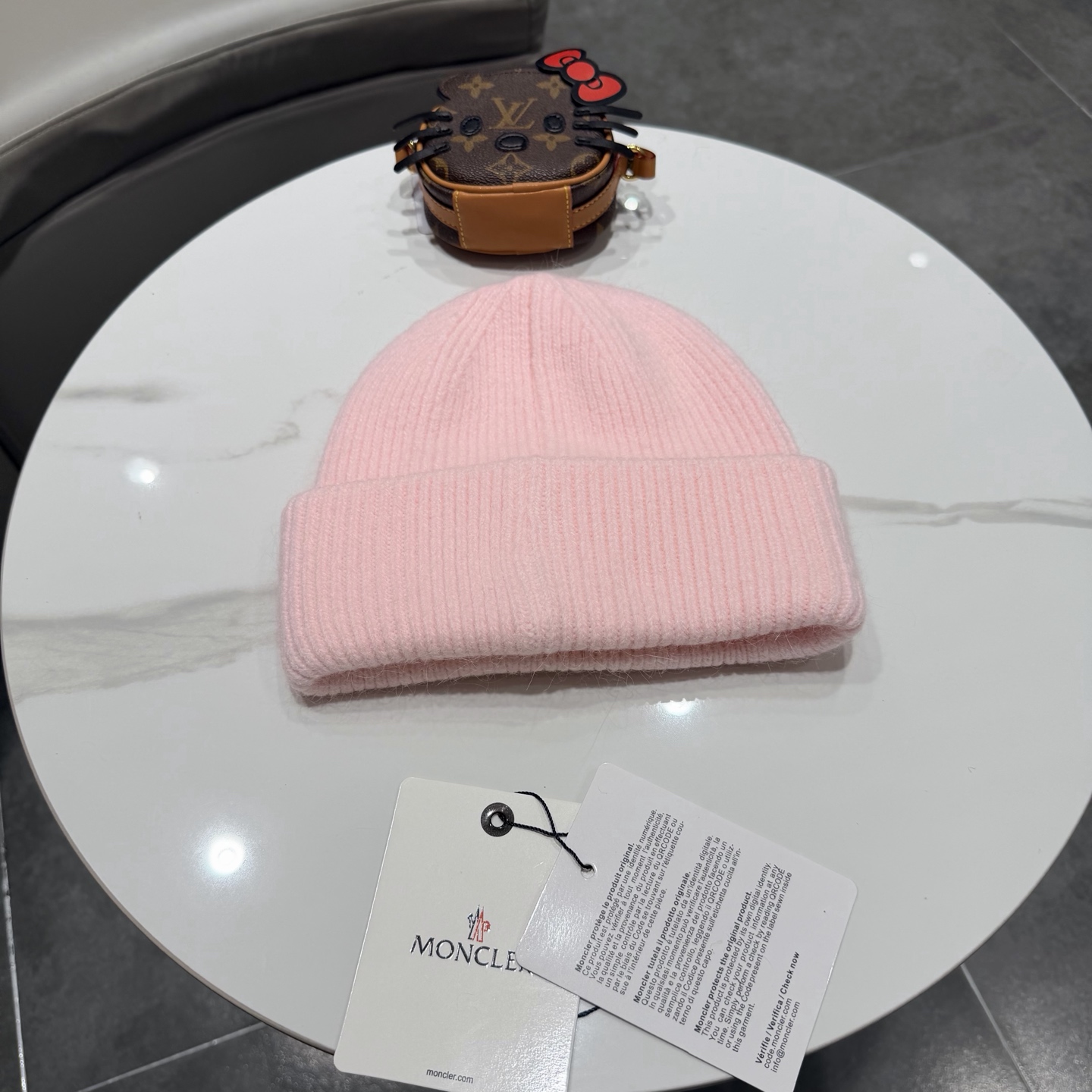 MONCLER蒙口 品质高端大气毛线帽，超火爆💖质感很赞，出街超好搭配！时尚潮流！出门必备单品，男女同款快快入手哦！