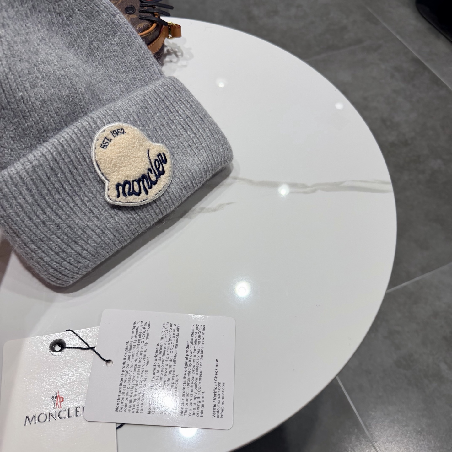 MONCLER蒙口 品质高端大气毛线帽，超火爆💖质感很赞，出街超好搭配！时尚潮流！出门必备单品，男女同款快快入手哦！