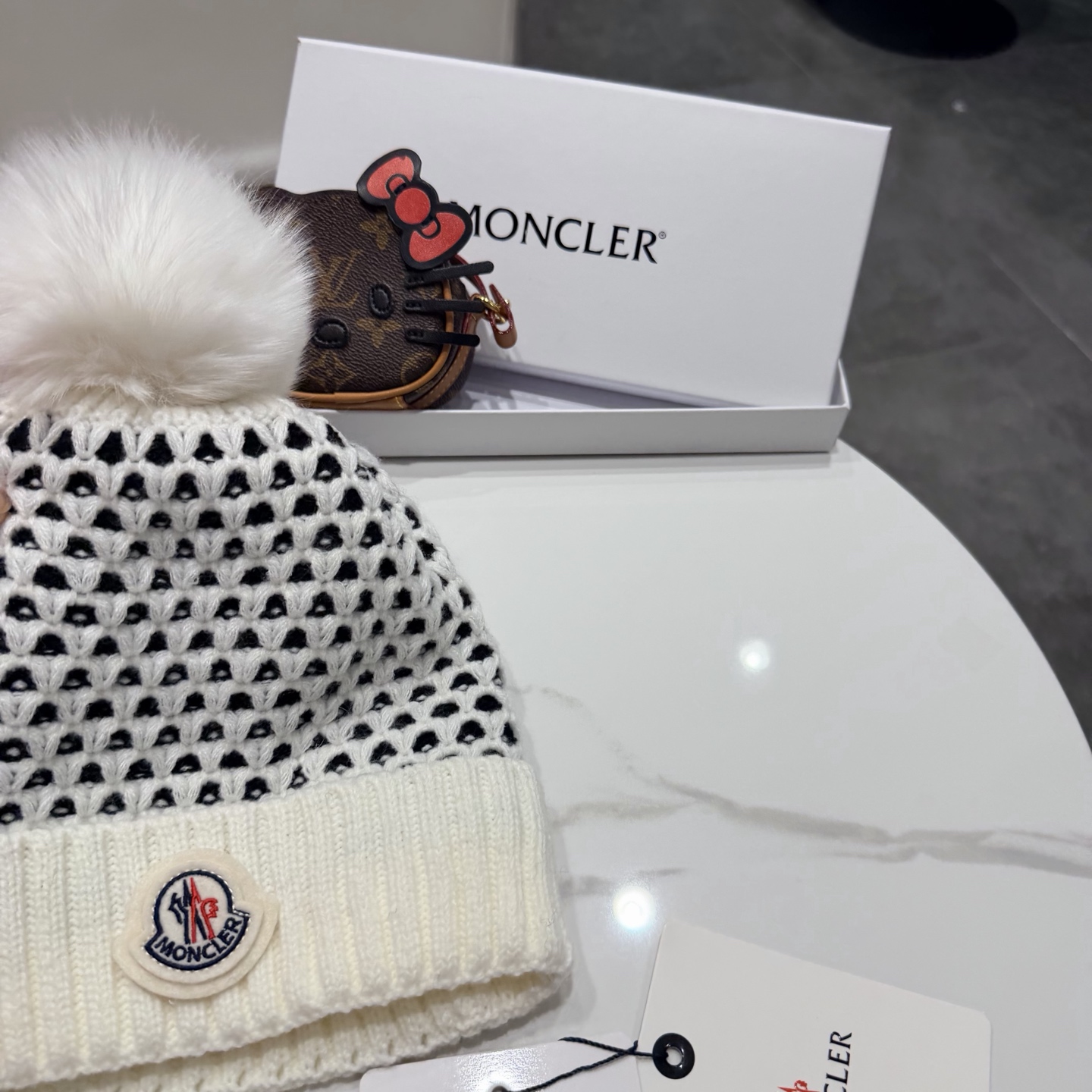 蒙口Moncler👒经典原单蒙口针织羊毛帽，采用精选羊毛面料，‼️手感超柔软，弹性极佳，搭配狐狸毛球高档又减龄，市场品质