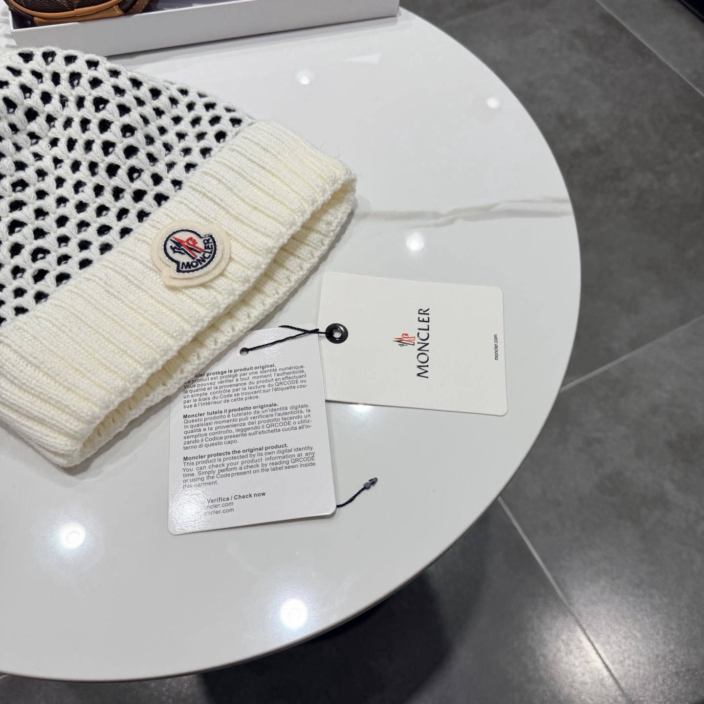 蒙口Moncler👒经典原单蒙口针织羊毛帽，采用精选羊毛面料，‼️手感超柔软，弹性极佳，搭配狐狸毛球高档又减龄，市场品质