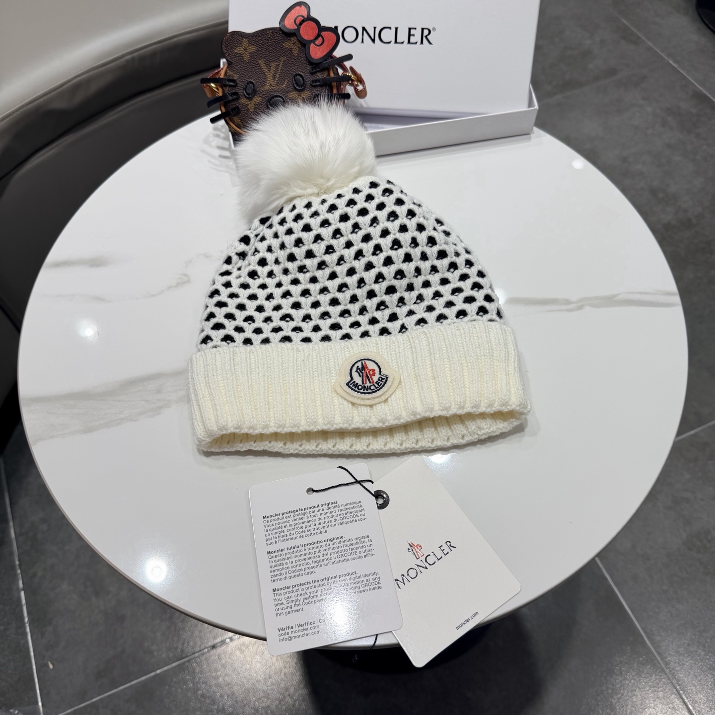 蒙口Moncler👒经典原单蒙口针织羊毛帽，采用精选羊毛面料，‼️手感超柔软，弹性极佳，搭配狐狸毛球高档又减龄，市场品质