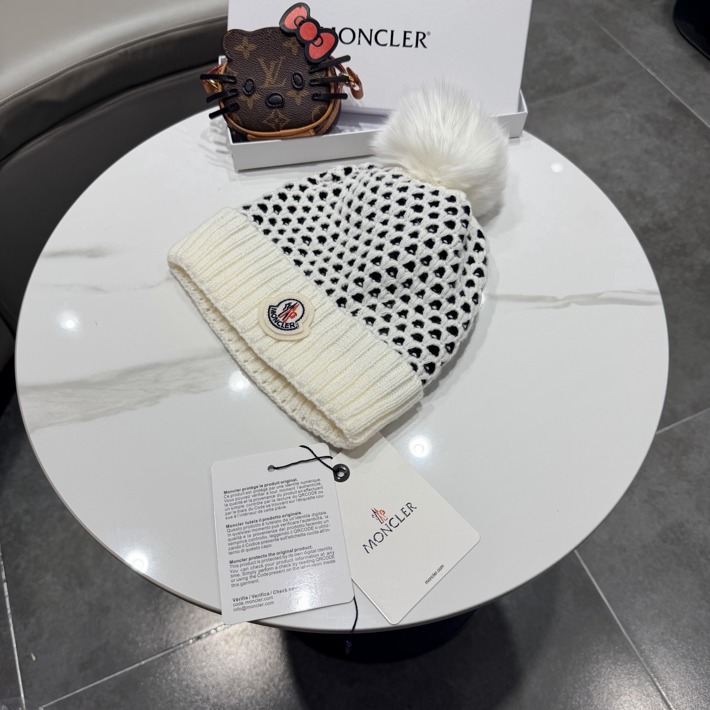 蒙口Moncler👒经典原单蒙口针织羊毛帽，采用精选羊毛面料，‼️手感超柔软，弹性极佳，搭配狐狸毛球高档又减龄，市场品质