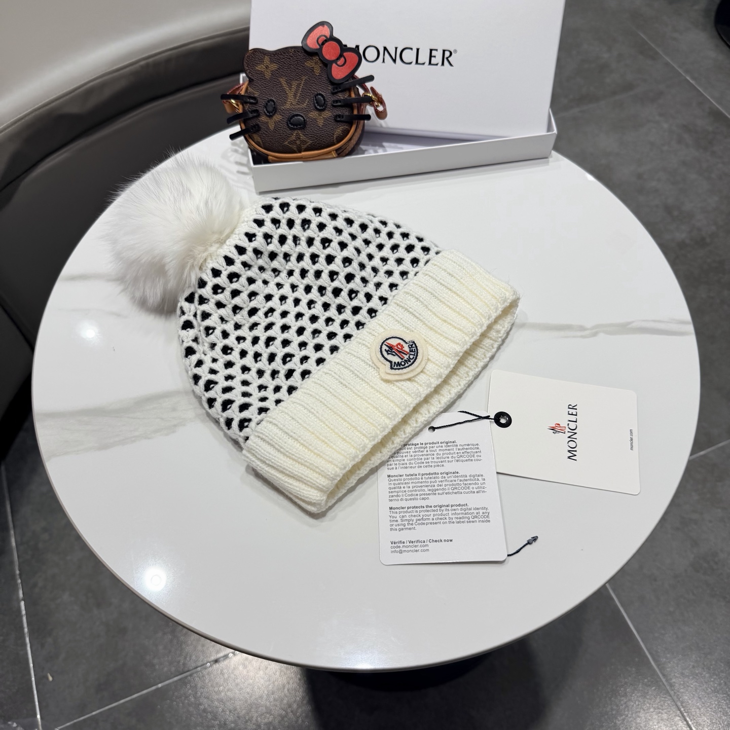 蒙口Moncler👒经典原单蒙口针织羊毛帽，采用精选羊毛面料，‼️手感超柔软，弹性极佳，搭配狐狸毛球高档又减龄，市场品质