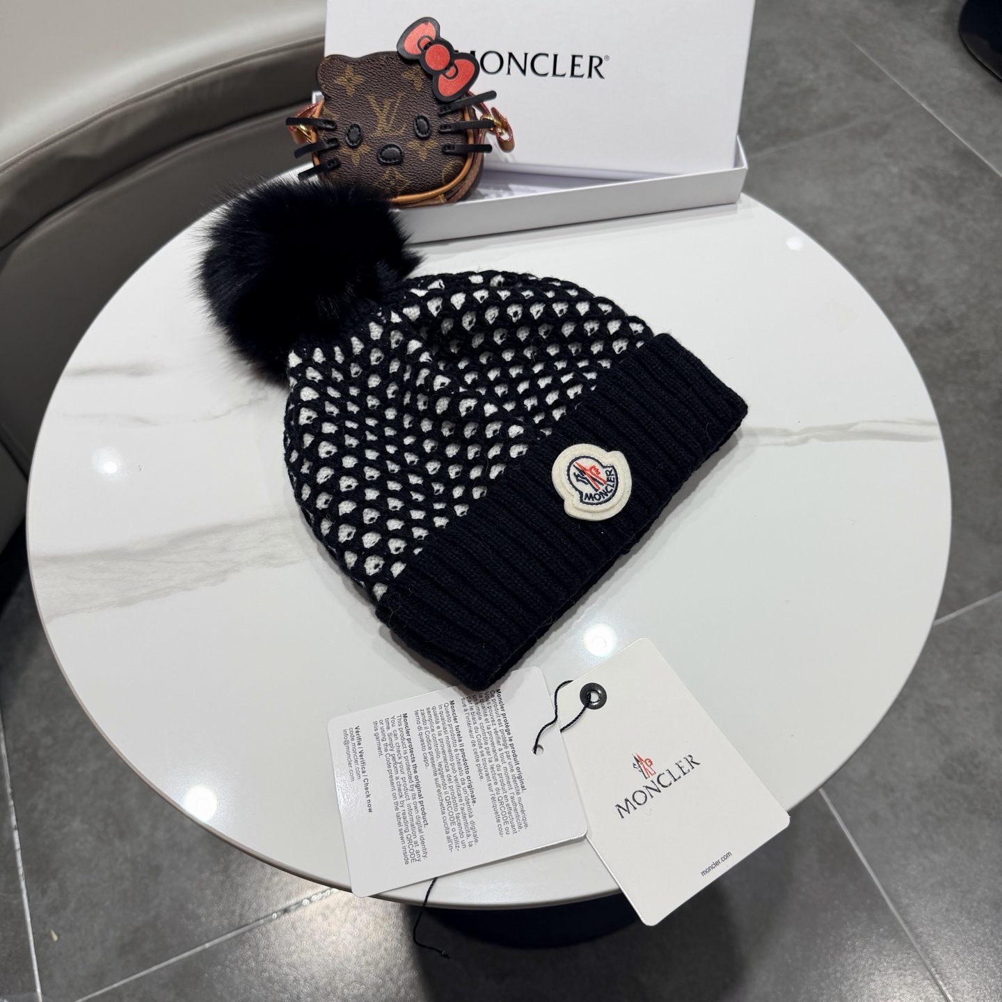 蒙口Moncler👒经典原单蒙口针织羊毛帽，采用精选羊毛面料，‼️手感超柔软，弹性极佳，搭配狐狸毛球高档又减龄，市场品质