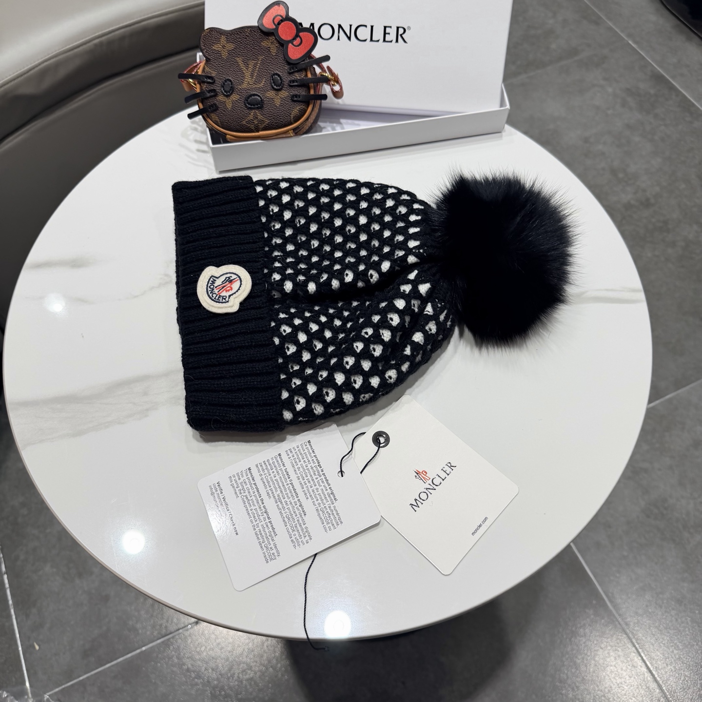 蒙口Moncler👒经典原单蒙口针织羊毛帽，采用精选羊毛面料，‼️手感超柔软，弹性极佳，搭配狐狸毛球高档又减龄，市场品质