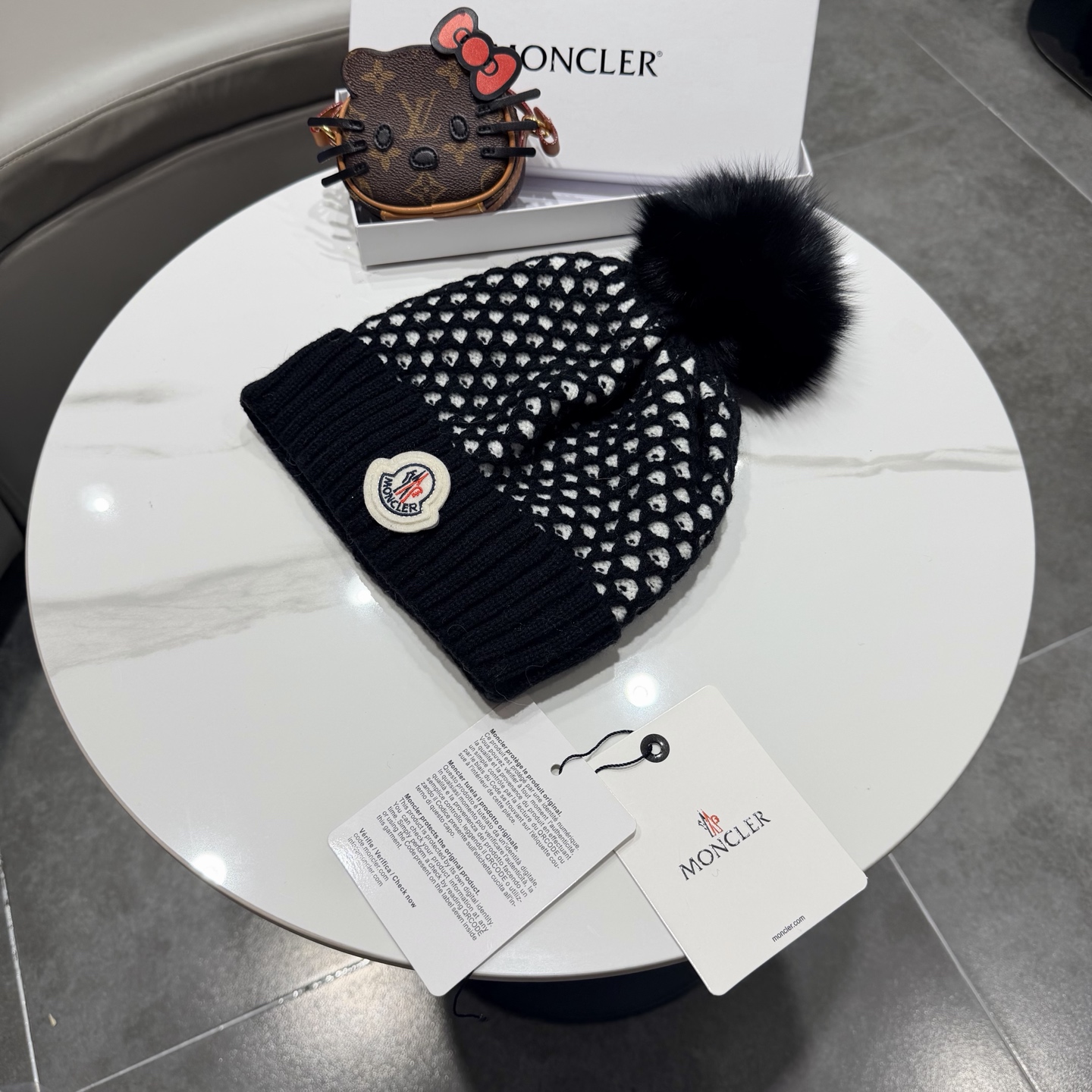蒙口Moncler👒经典原单蒙口针织羊毛帽，采用精选羊毛面料，‼️手感超柔软，弹性极佳，搭配狐狸毛球高档又减龄，市场品质