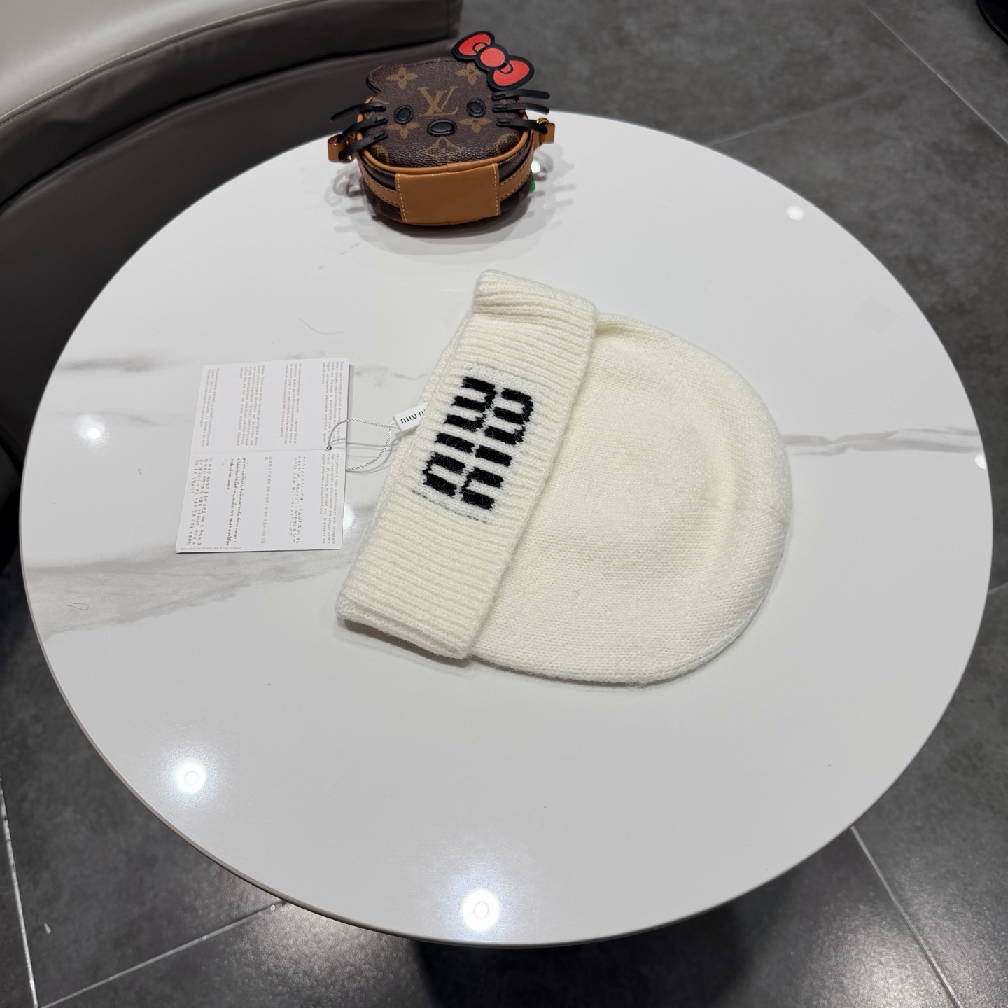 miumiu缪缪🐰秋冬毛线帽这种高级简直质感从头开始了！巨推荐大家这顶不管什么类型的衣服都好配💖休闲和甜