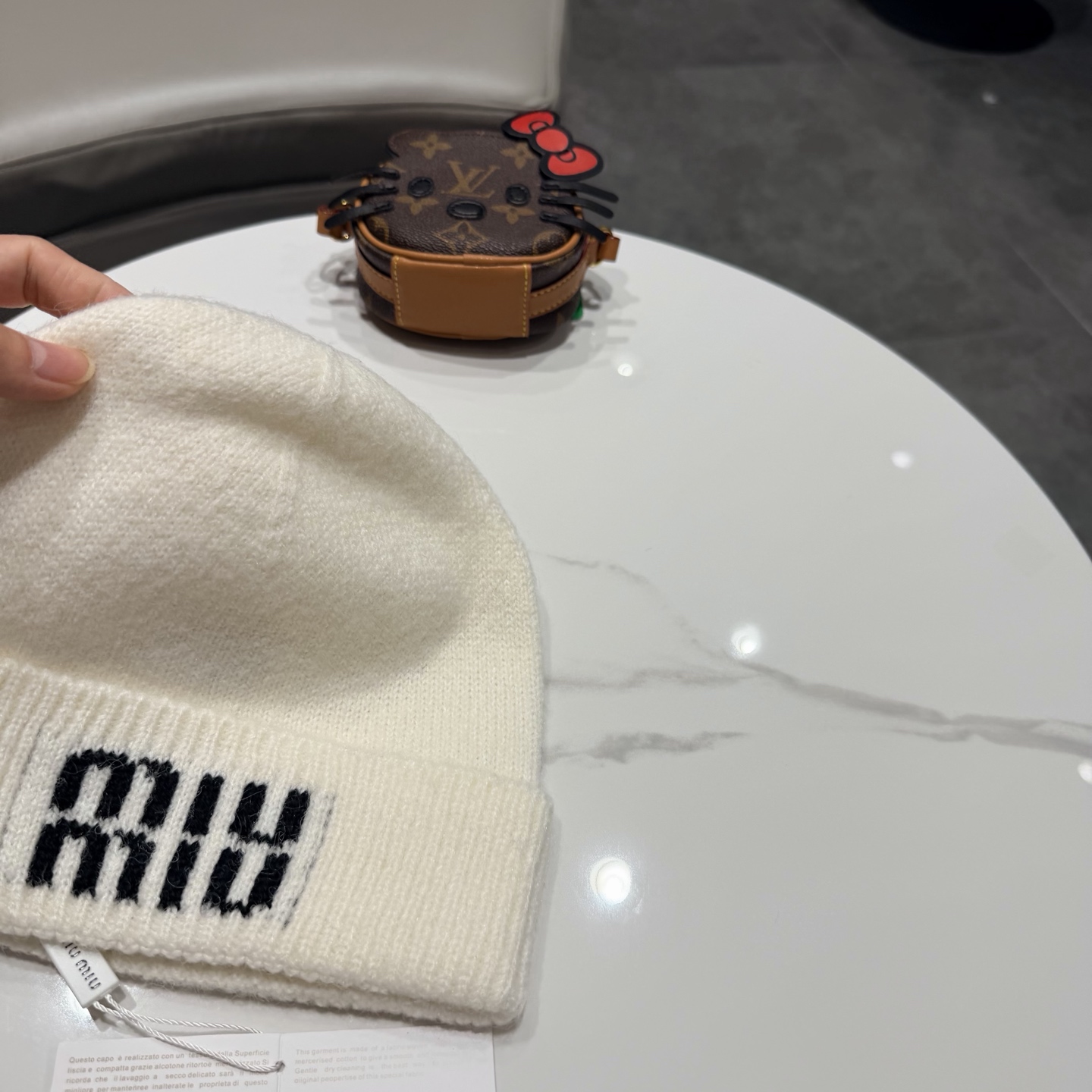 miumiu缪缪🐰秋冬毛线帽这种高级简直质感从头开始了！巨推荐大家这顶不管什么类型的衣服都好配💖休闲和甜