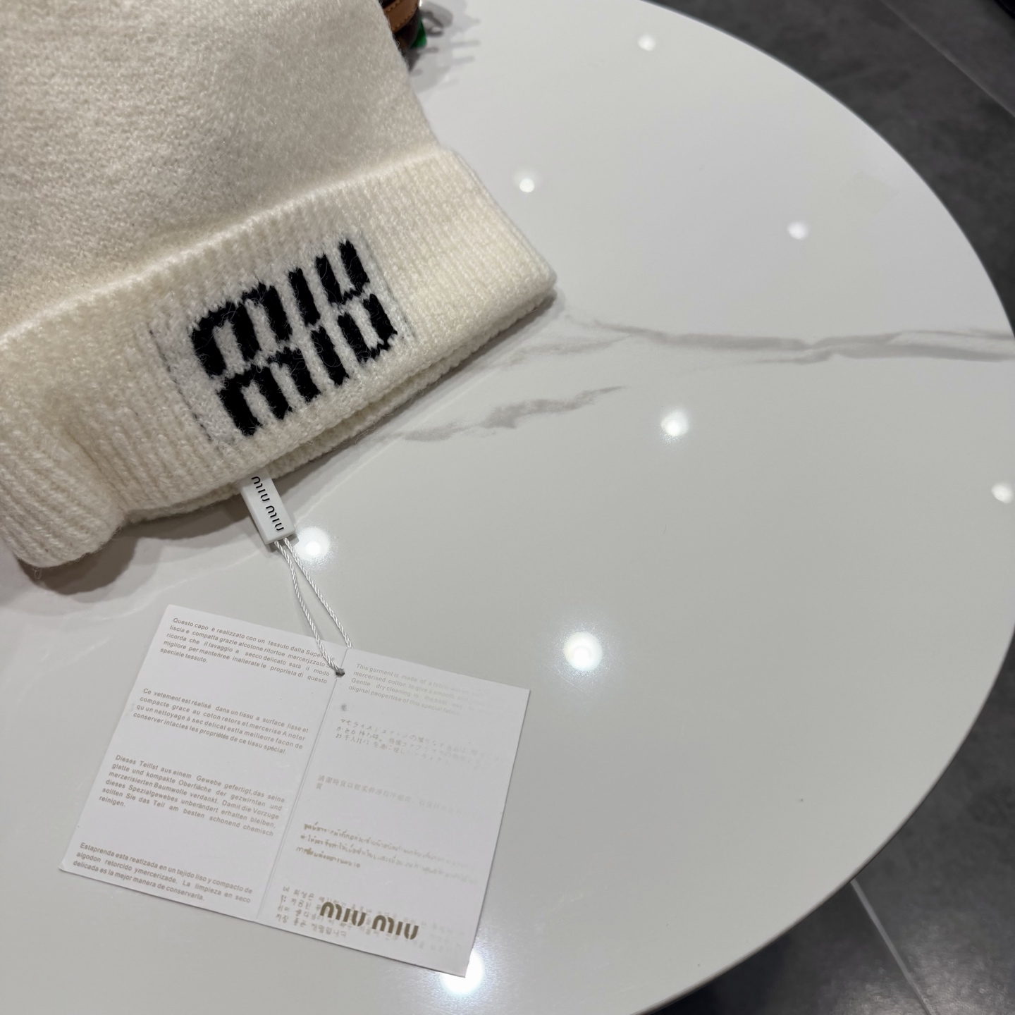 miumiu缪缪🐰秋冬毛线帽这种高级简直质感从头开始了！巨推荐大家这顶不管什么类型的衣服都好配💖休闲和甜