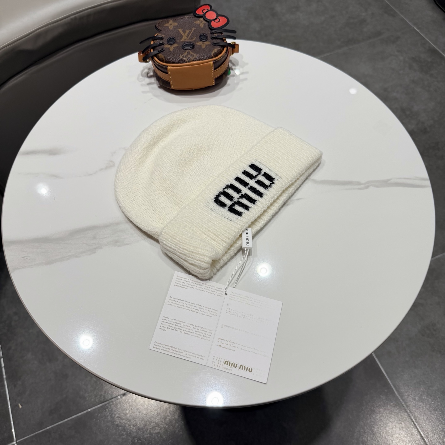 miumiu缪缪🐰秋冬毛线帽这种高级简直质感从头开始了！巨推荐大家这顶不管什么类型的衣服都好配💖休闲和甜