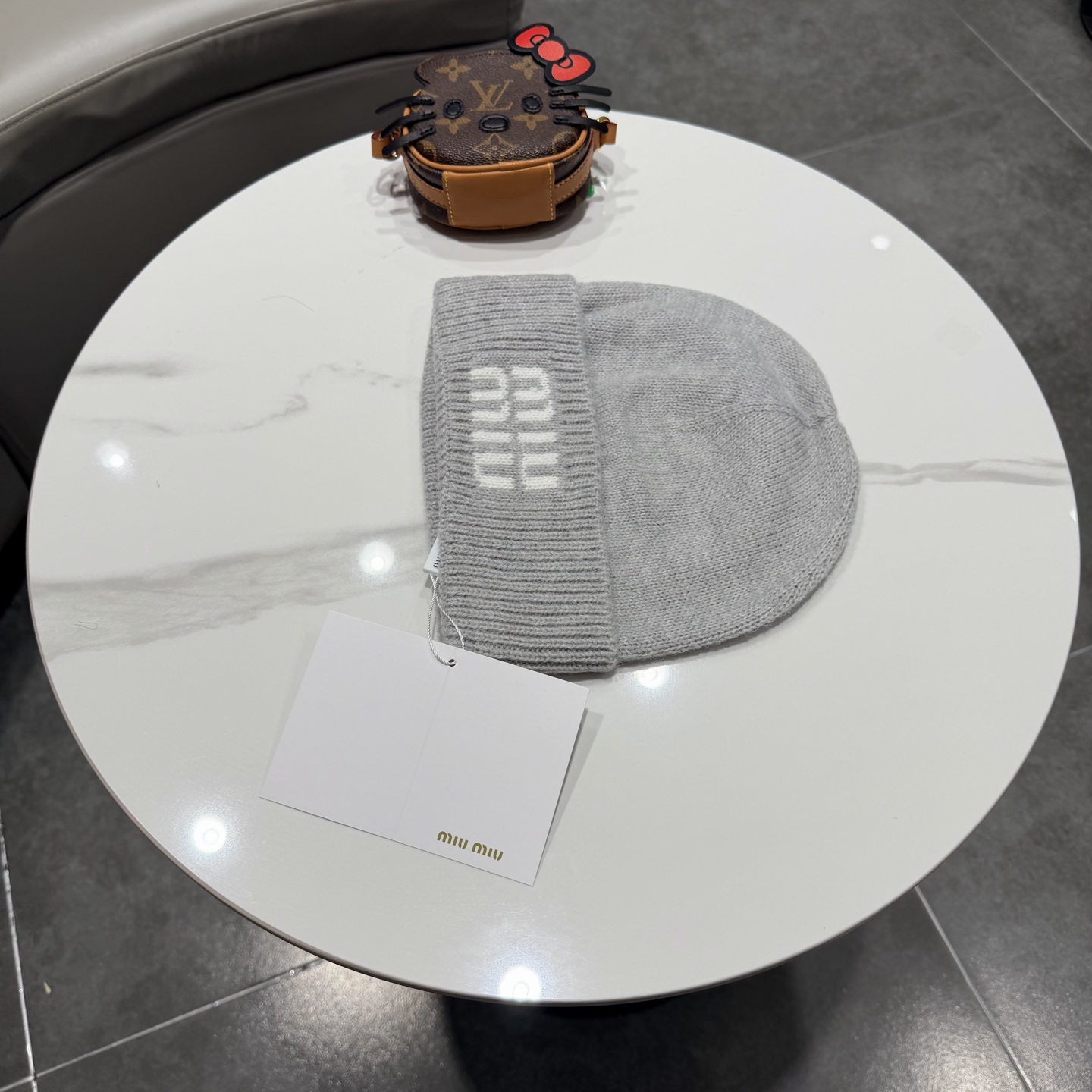 miumiu缪缪🐰秋冬毛线帽这种高级简直质感从头开始了！巨推荐大家这顶不管什么类型的衣服都好配💖休闲和甜