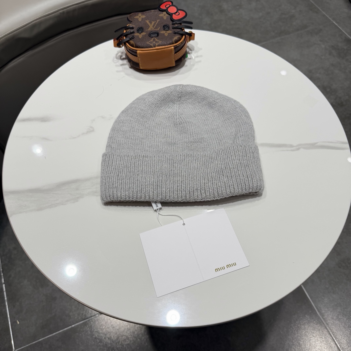 miumiu缪缪🐰秋冬毛线帽这种高级简直质感从头开始了！巨推荐大家这顶不管什么类型的衣服都好配💖休闲和甜